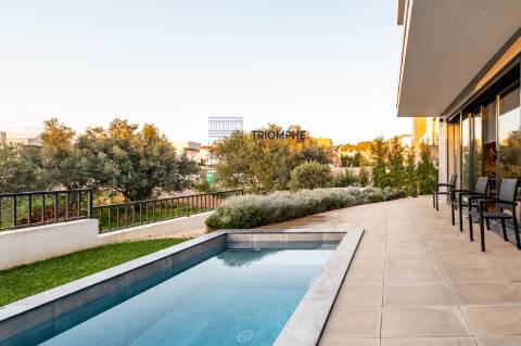 Moradia Isolada 3 suites com piscina,Estoril