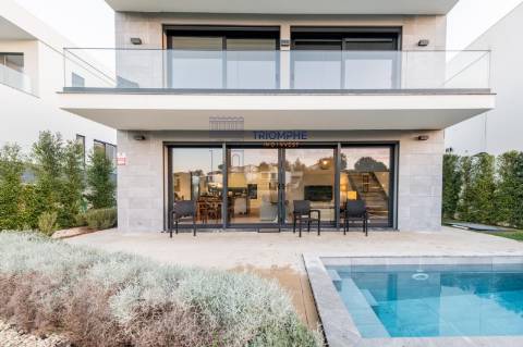 Moradia Isolada 3 suites com piscina,Estoril