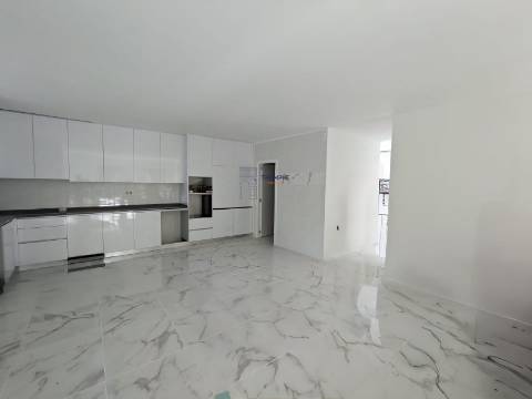 Moradia T4 de Arquitetura contemporânea em Pataias, Alcobaça