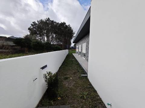 Moradia T4 de Arquitetura contemporânea em Pataias, Alcobaça