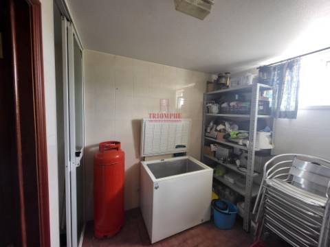 Estabelecimento Comercial Bucelas