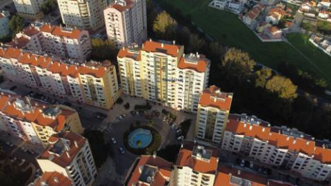 Restaurante em funcionamento no centro da Ramada, Odivelas