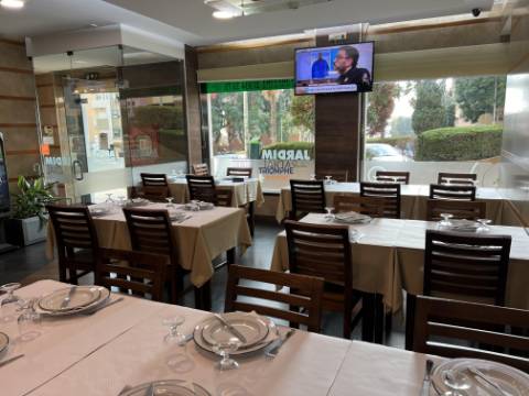 Restaurante em funcionamento no centro da Ramada, Odivelas