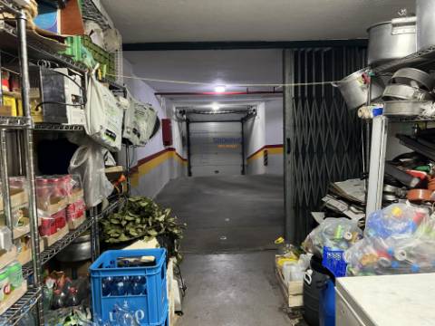 Restaurante em funcionamento no centro da Ramada, Odivelas