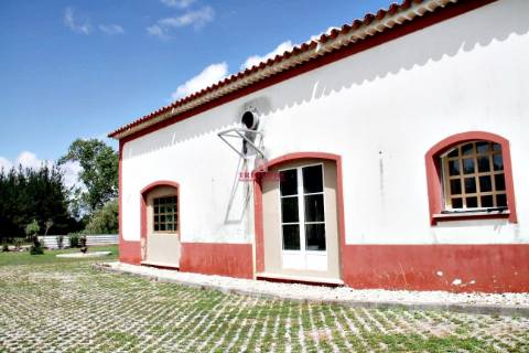 Edifício Comercial em Pombal, próximo à Zona Industrial