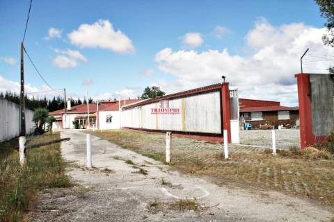 Edifício Comercial em Pombal, próximo à Zona Industrial