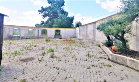 Edifício Comercial em Pombal, próximo à Zona Industrial