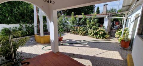 Moradia T4 com terreno, Riachos, Torres Novas