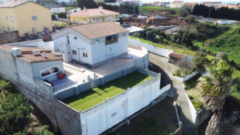 Moradia T6 em lote de 2000m2 em Seixal, Lourinhã