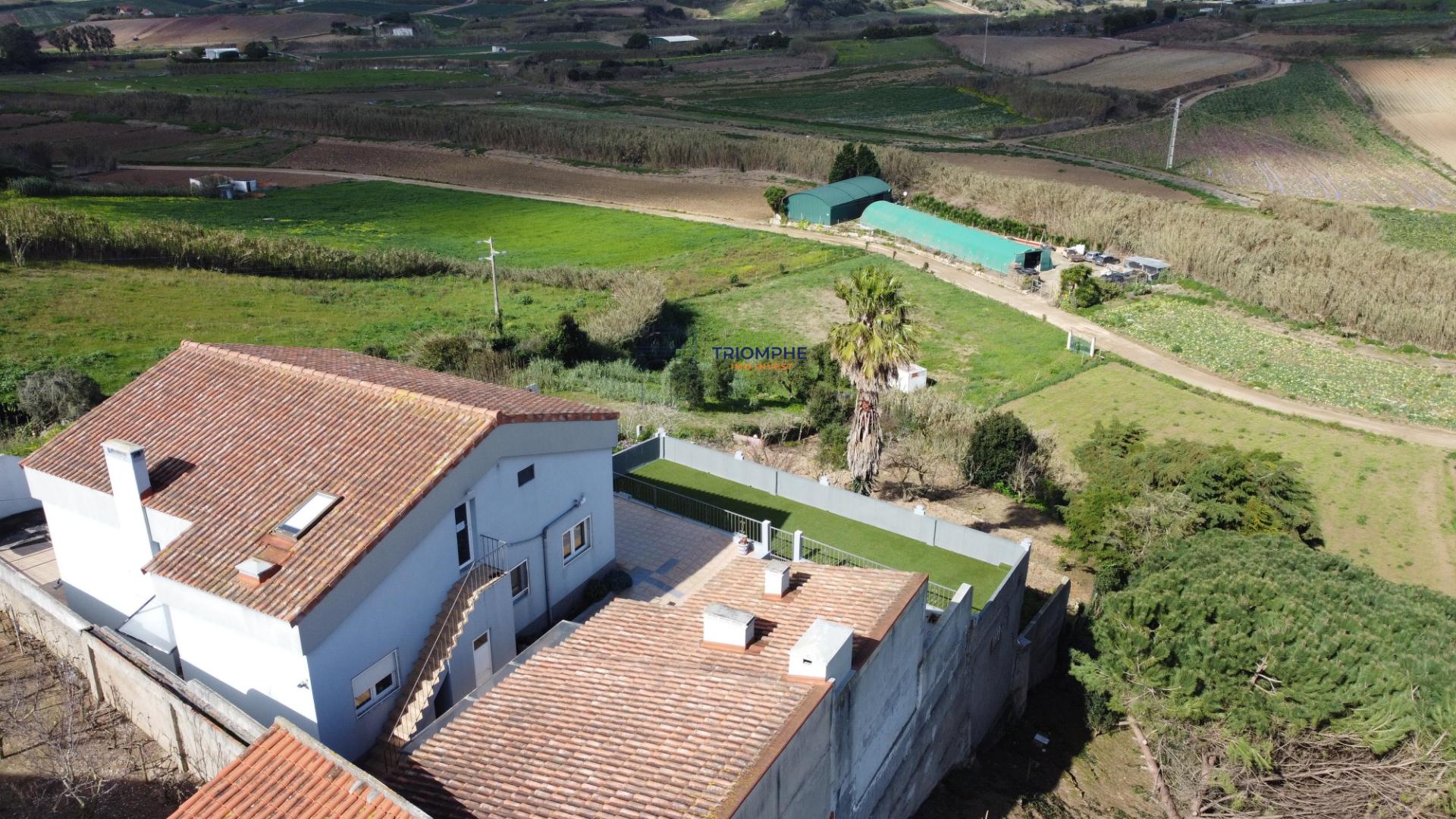 Moradia T6 em lote de 2000m2 em Seixal, Lourinhã
