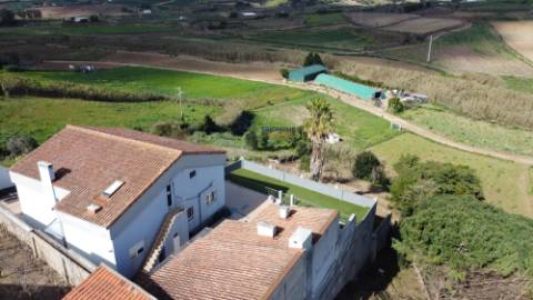 Moradia T6 em lote de 2000m2 em Seixal, Lourinhã