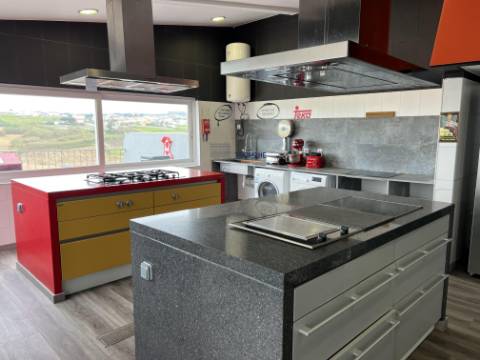 Moradia T6 em lote de 2000m2 em Seixal, Lourinhã