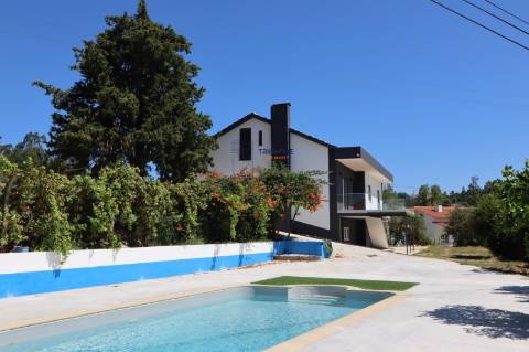 Moradia T5 com piscina Constância