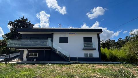 Moradia T5 com piscina Constância