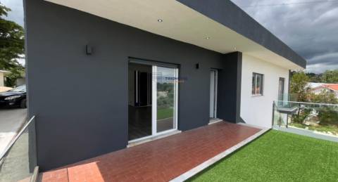 Moradia T5 com piscina Constância