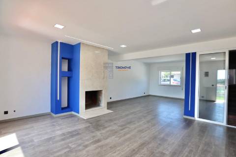 Moradia T5 com piscina Constância