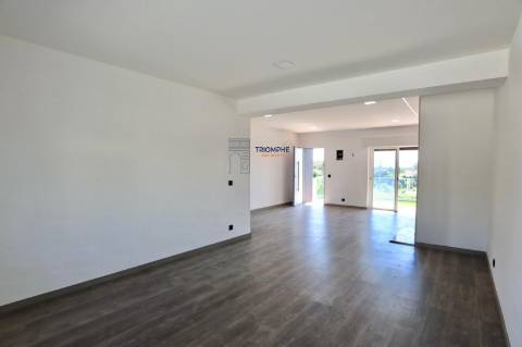 Moradia T5 com piscina Constância