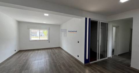 Moradia T5 com piscina Constância