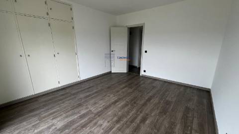 Moradia T5 com piscina Constância