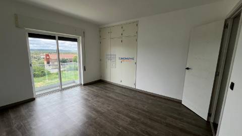 Moradia T5 com piscina Constância