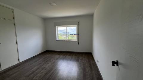 Moradia T5 com piscina Constância