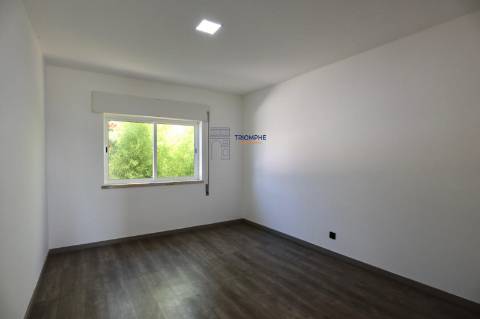 Moradia T5 com piscina Constância