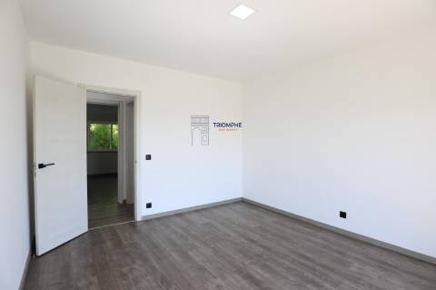 Moradia T5 com piscina Constância