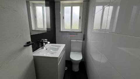 Moradia T5 com piscina Constância