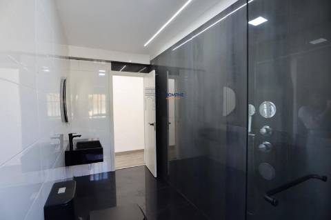 Moradia T5 com piscina Constância