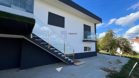 Moradia T5 com piscina Constância