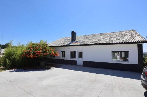 Moradia T5 com piscina Constância