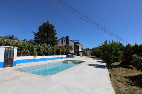 Moradia T5 com piscina Constância