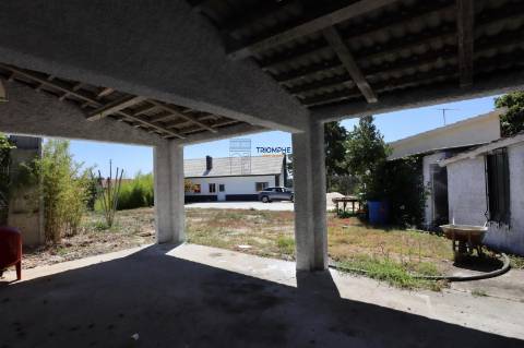 Moradia T5 com piscina Constância