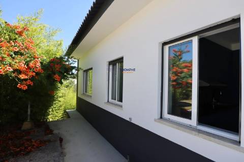 Moradia T5 com piscina Constância