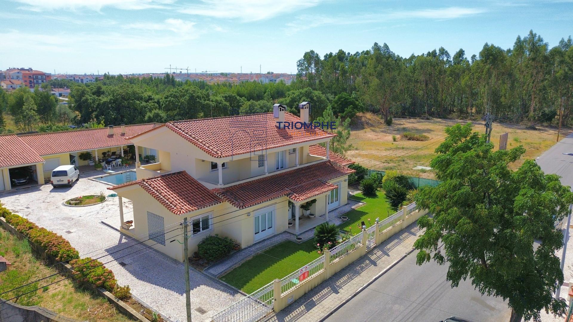Moradia T5 com piscina Entroncamento