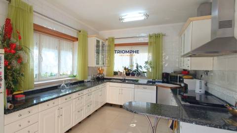 Moradia T5 com piscina Entroncamento