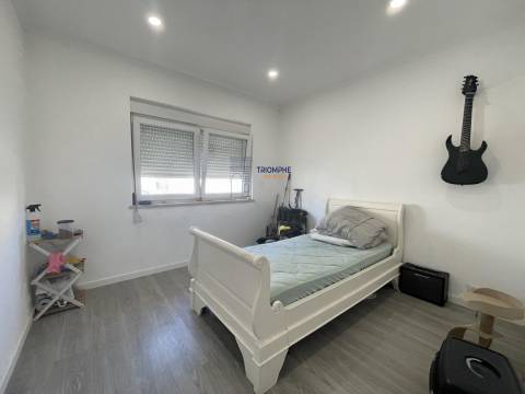 Moradia Bi-Familiar - Peniche.