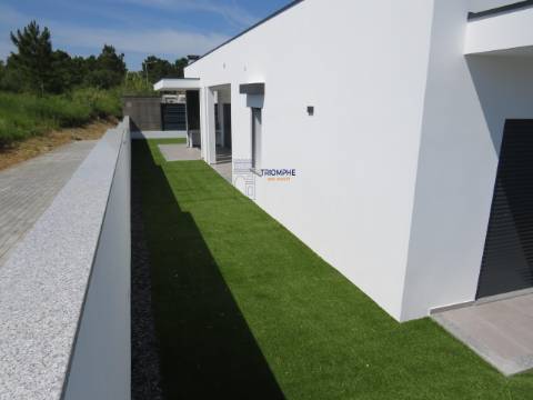  Moradia Moderna V4 com Garagem Box nos Parceiros