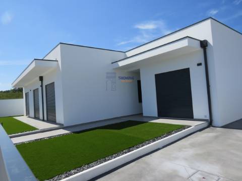  Moradia Moderna V4 com Garagem Box nos Parceiros