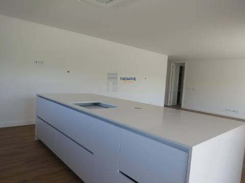  Moradia Moderna V4 com Garagem Box nos Parceiros