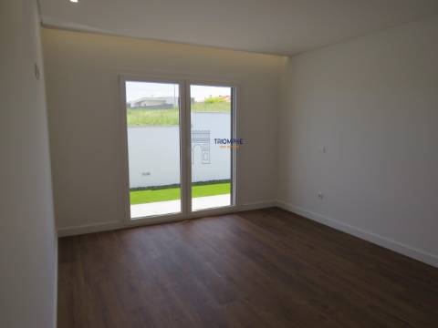  Moradia Moderna V4 com Garagem Box nos Parceiros