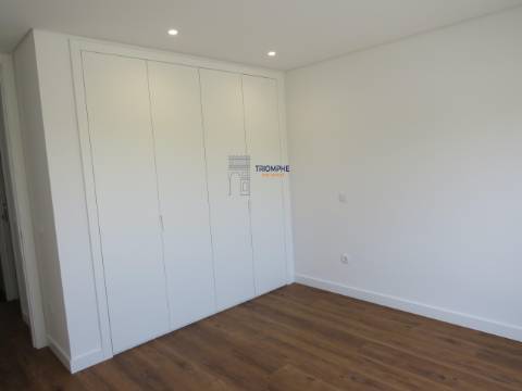  Moradia Moderna V4 com Garagem Box nos Parceiros