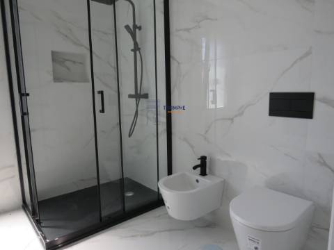  Moradia Moderna V4 com Garagem Box nos Parceiros