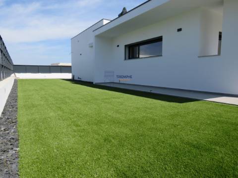  Moradia Moderna V4 com Garagem Box nos Parceiros