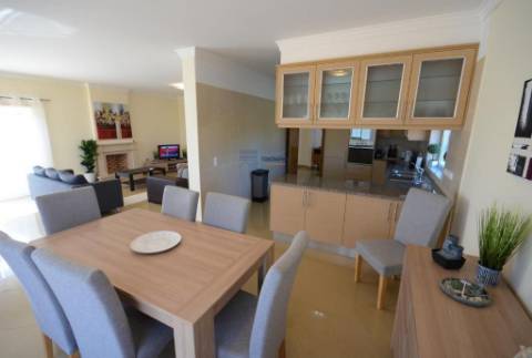 Moradia T4 com Piscina, Licença AL Ativa, Portimão