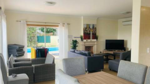 Moradia T4 com Piscina, Licença AL Ativa, Portimão