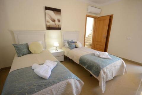 Moradia T4 com Piscina, Licença AL Ativa, Portimão