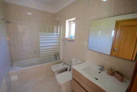 Moradia T4 com Piscina, Licença AL Ativa, Portimão