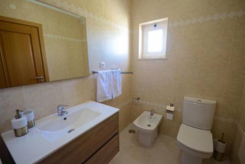 Moradia T4 com Piscina, Licença AL Ativa, Portimão