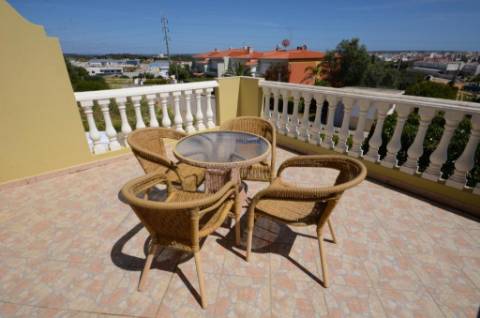 Moradia T4 com Piscina, Licença AL Ativa, Portimão